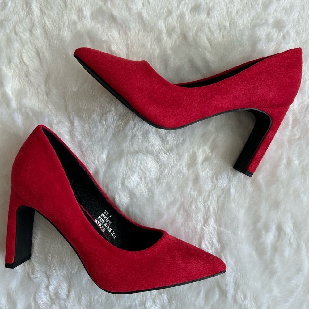 NIB NY&Co Luisa Red Suede Pointed Toe Heels Pumps‎ - Size 7